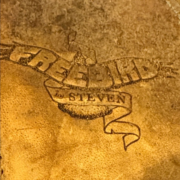 Freebird Red Leather golden Sandals - Picture 10 of 12